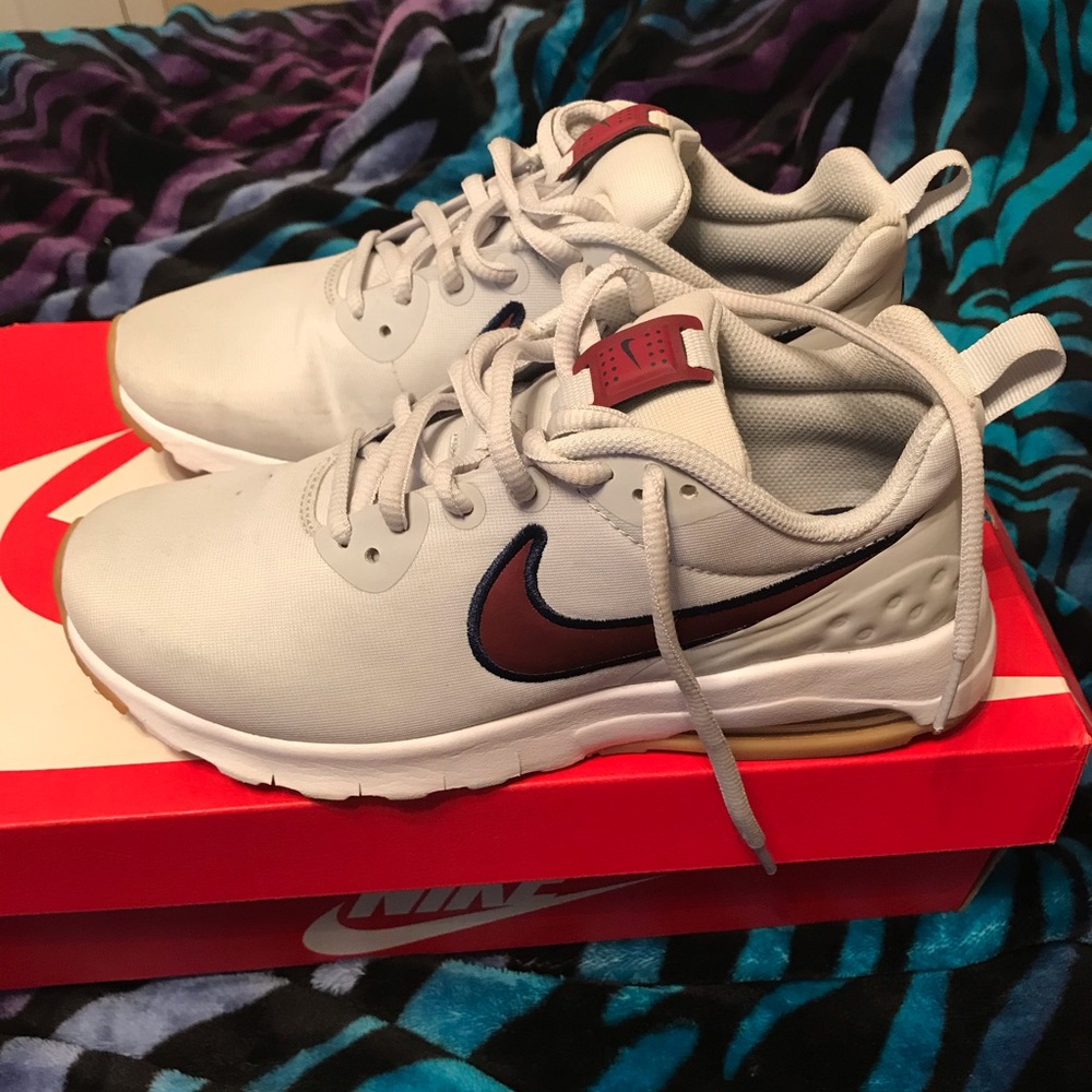 Women’s Nike sneakers